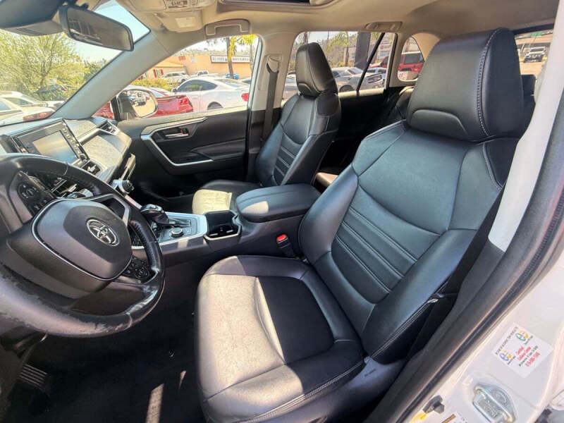 2022 Toyota RAV4 Hybrid XLE Premium