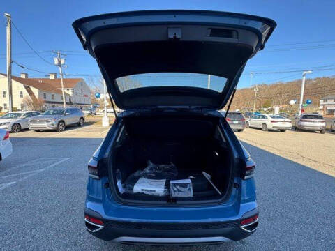 2025 Volkswagen Taos SE 4Motion