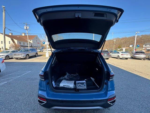 2025 Volkswagen Taos SE 4Motion