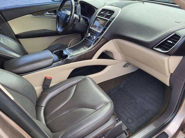 2019 Lincoln Nautilus Select