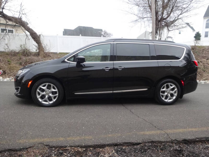 2017 Chrysler Pacifica Touring-L