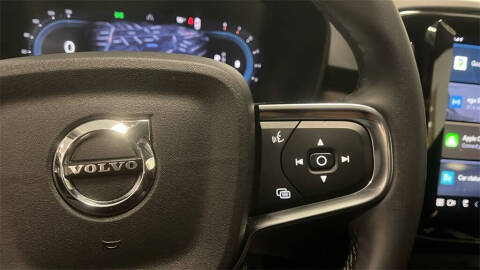 2025 Volvo XC40 B5 Core Bright Theme