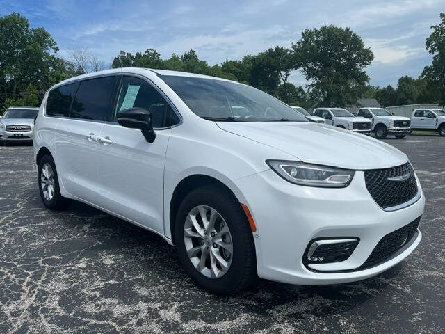 2025 Chrysler Pacifica Select