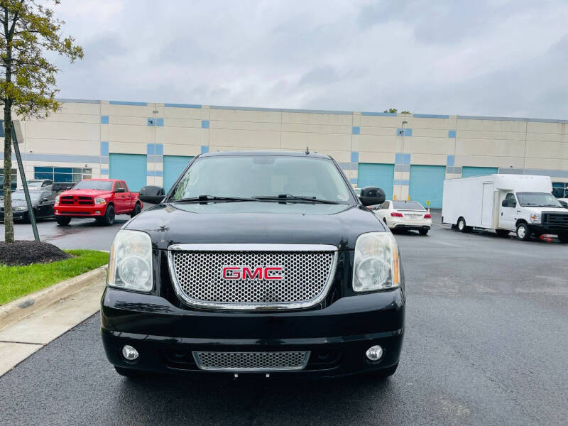 2010 GMC Yukon Denali photo 3