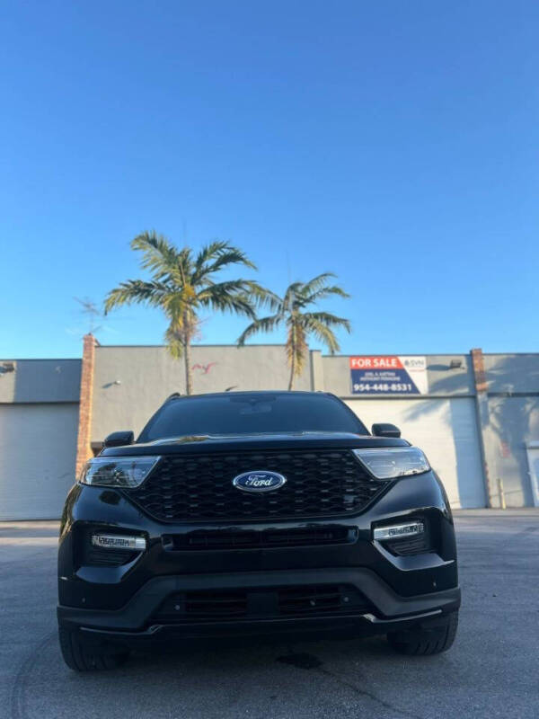 2022 Ford Explorer ST-LINE's photo