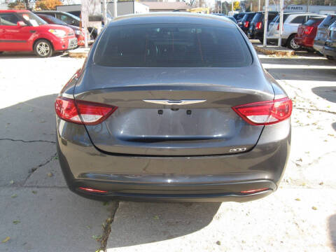 2017 Chrysler 200 LX