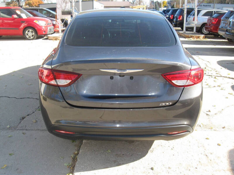 2017 Chrysler 200 LX