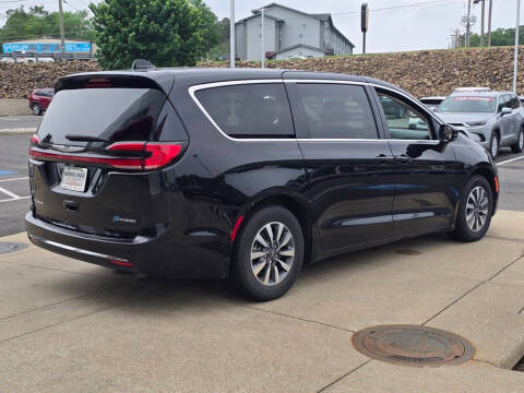 2024 Chrysler Pacifica Plug-In Hybrid Select