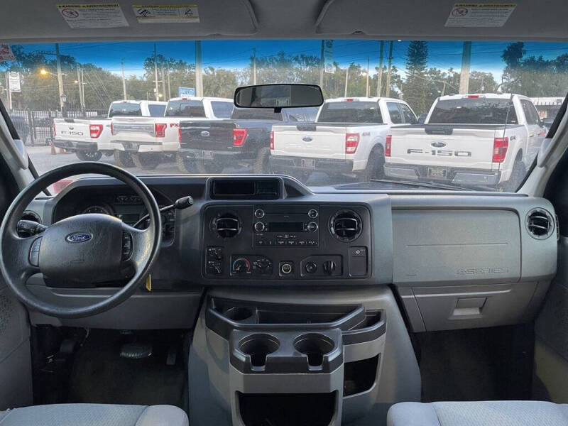 2011 Ford E-Series E-350 SD XLT