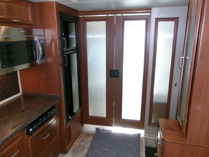 2013 Thor Motor Coach Challenger 37kt