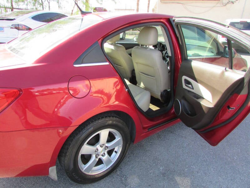 2011 Chevrolet Cruze 2LT photo 13