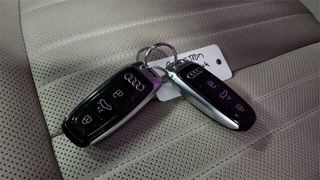 2024 Audi Q8 e-tron quattro Premium Plus