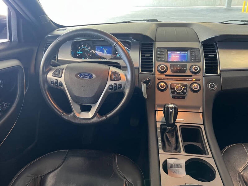 2018 Ford Taurus SEL