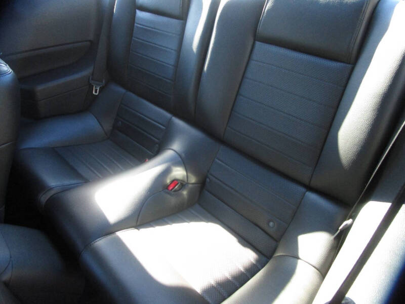 2005 Ford Mustang GT Deluxe