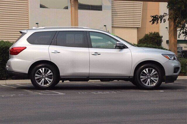 2019 Nissan Pathfinder SL