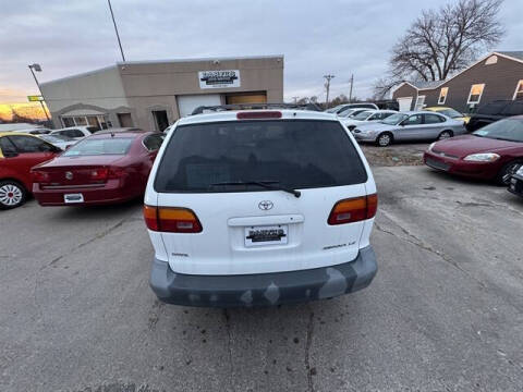 1998 Toyota Sienna LE