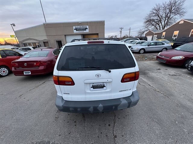 1998 Toyota Sienna LE