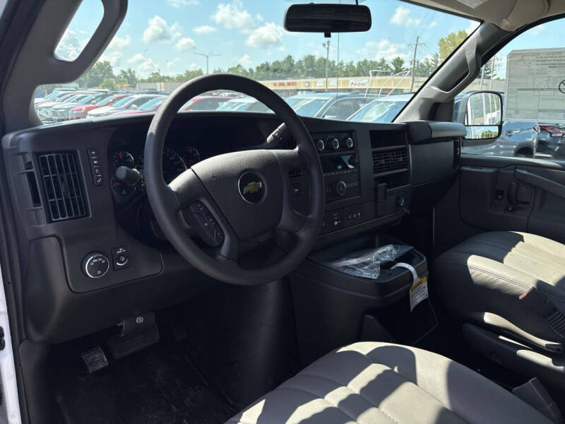 2025 Chevrolet Express 3500