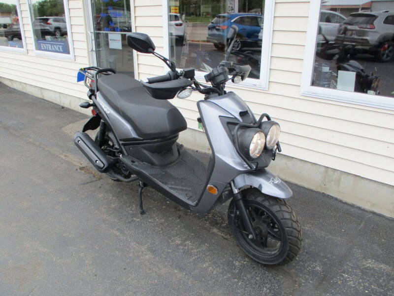 2023 Wolf Brand Scooters Rugby II