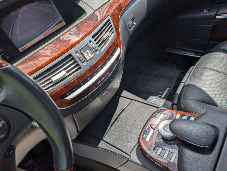 2009 Mercedes-Benz S-Class S 550 4MATIC