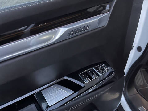 2025 Cadillac Escalade Luxury