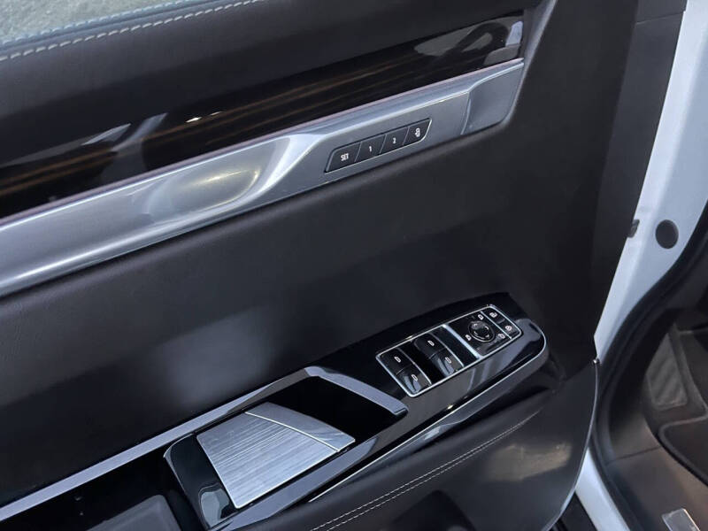 2025 Cadillac Escalade Luxury