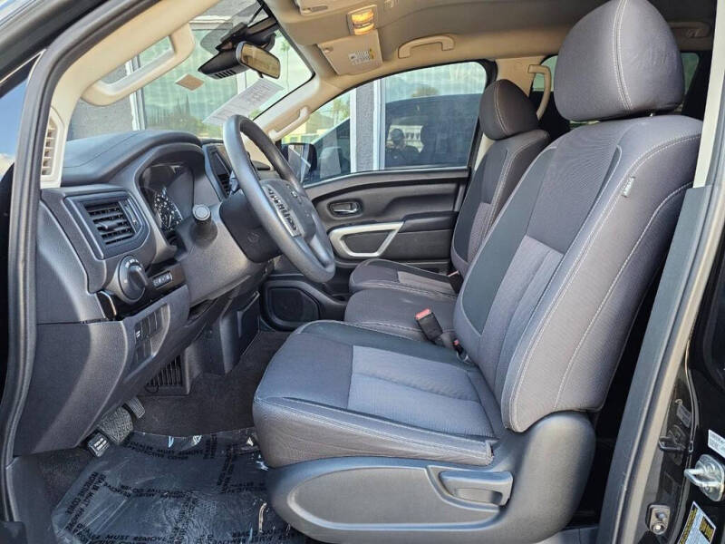 2022 Nissan Titan SV