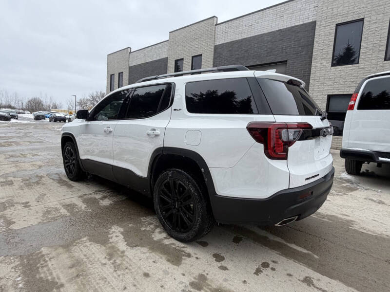 2023 GMC Acadia SLT