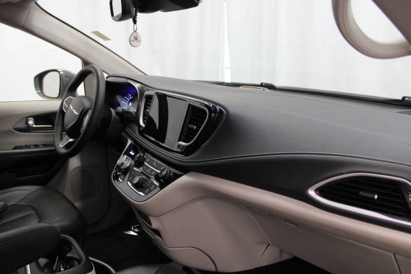 2022 Chrysler Pacifica Hybrid Touring L