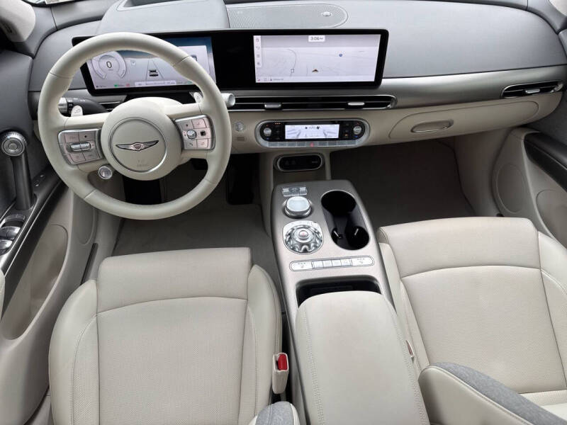 2024 Genesis GV60 Standard