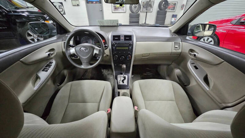 2010 Toyota Corolla LE photo 2