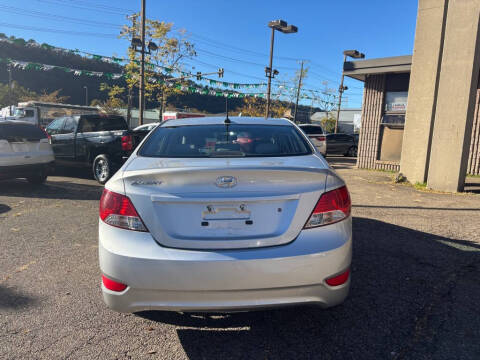 2012 Hyundai Accent GLS