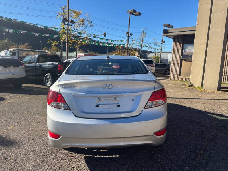 2012 Hyundai Accent GLS