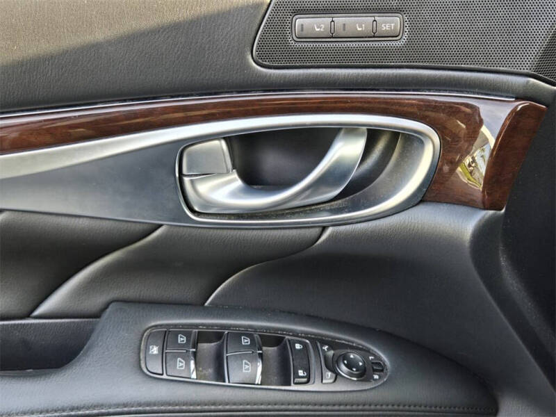 2015 Infiniti Q70 3.7