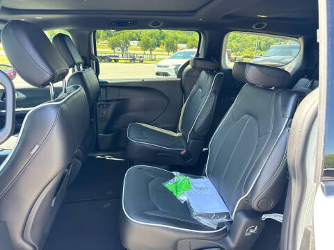 2027 Chrysler Pacifica Limited