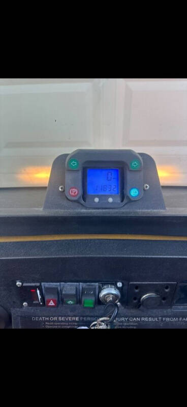 2010 TOMBERLIN E-MERGE GOLF CART