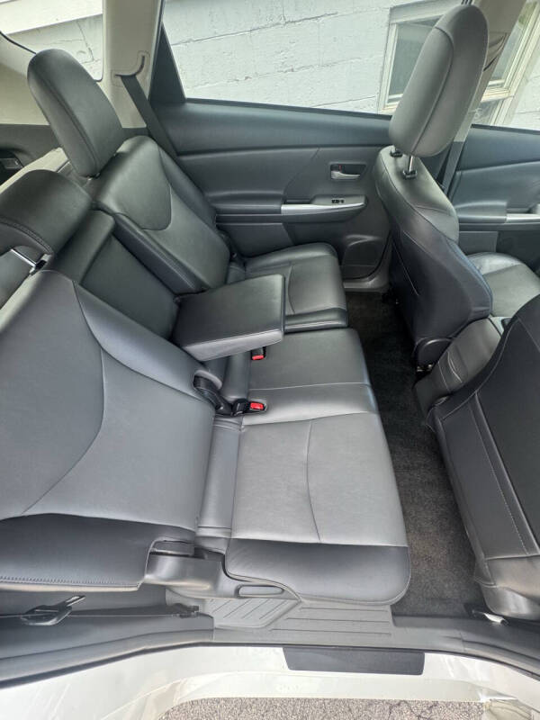 2012 Toyota Prius v Five