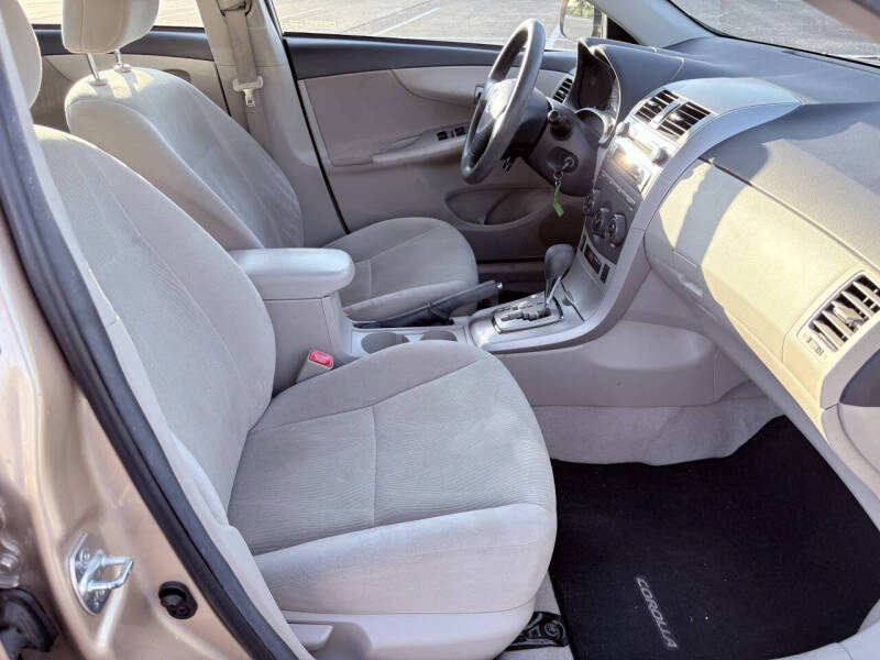 2011 Toyota Corolla LE