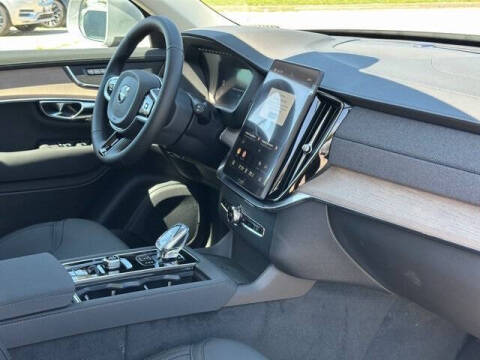 2025 Volvo XC90 B6 Core Bright Theme