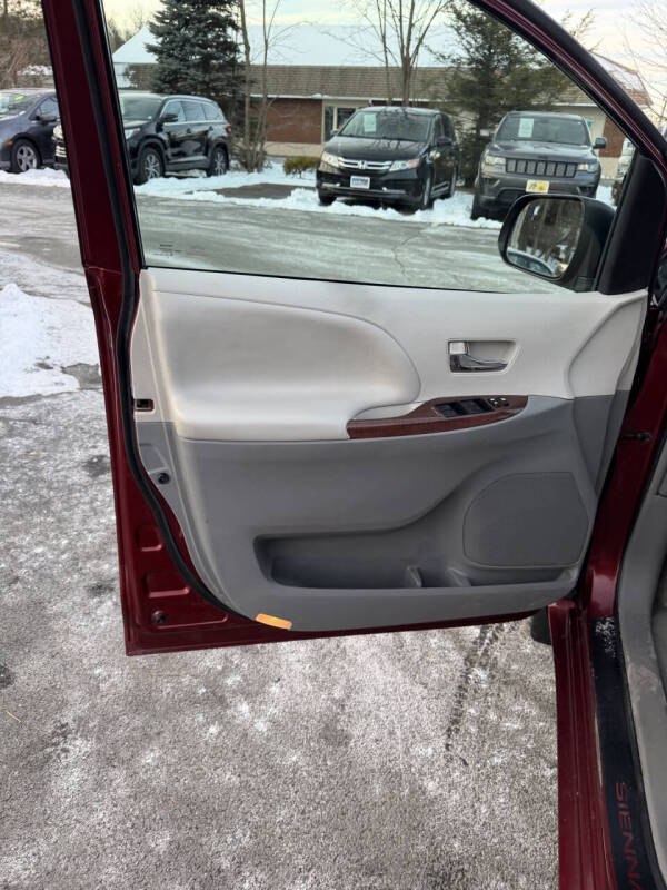 2014 Toyota Sienna XLE 7-Passenger