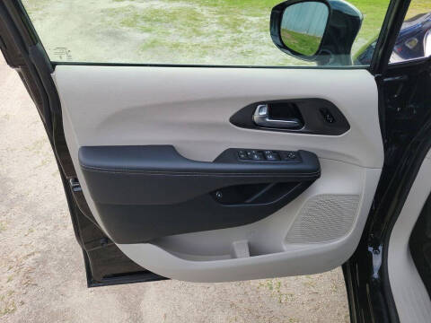 2024 Chrysler Pacifica Plug-In Hybrid Select