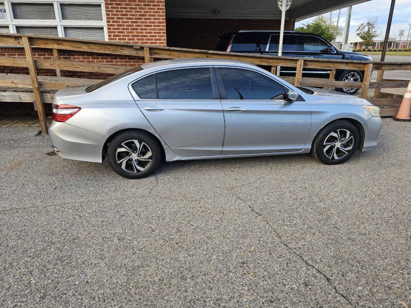 2017 Honda Accord LX's photo