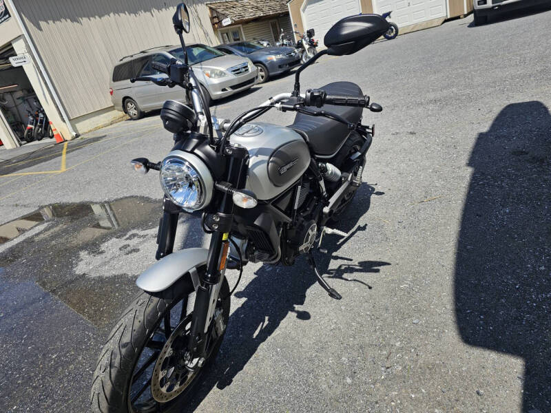 2018 Ducati Scrambler ICON Silver ice