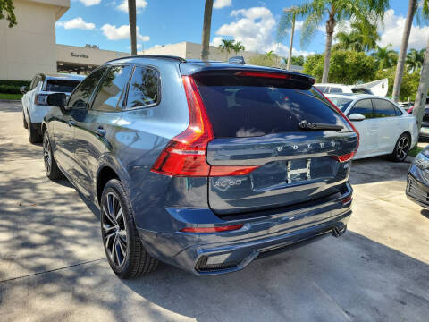 2024 Volvo XC60 B5 Plus Dark Theme