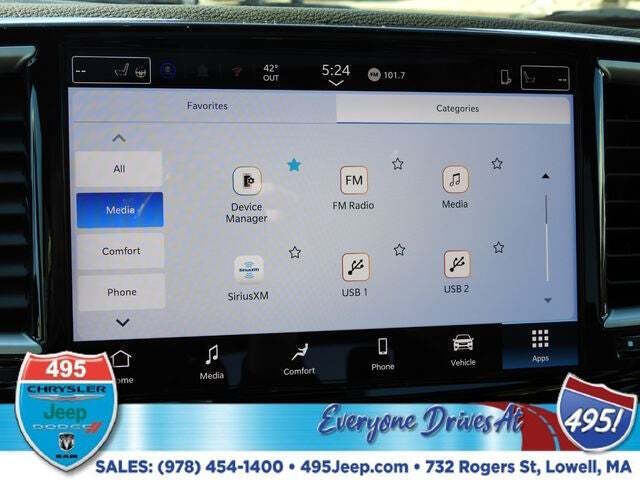 2026 Chrysler Pacifica Select