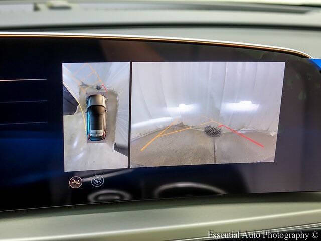 2025 Cadillac LYRIQ Luxury 3