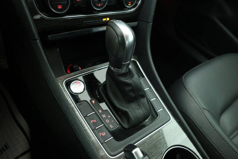 2018 Volkswagen Passat V6 SEL Premium