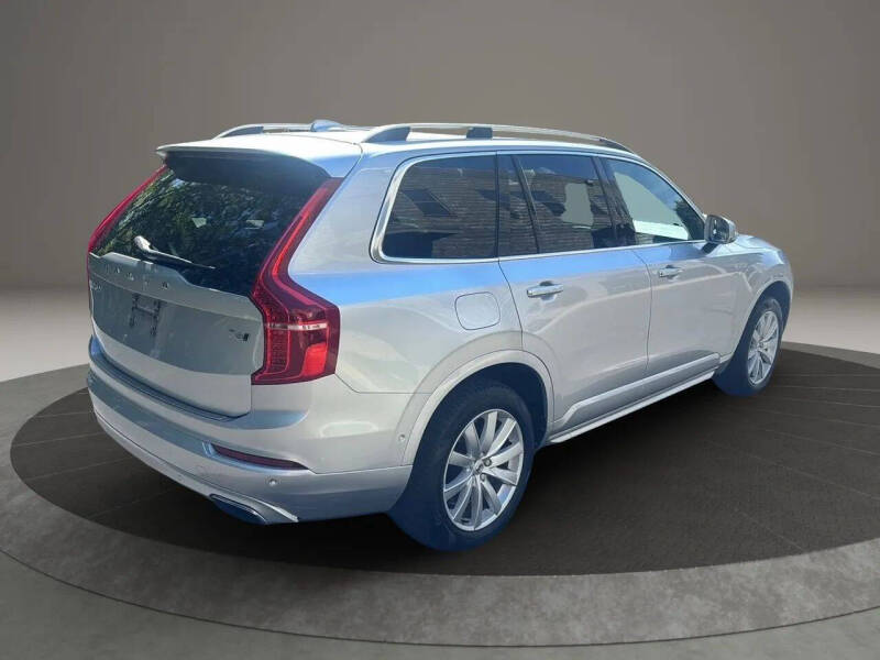 2017 Volvo XC90 T6 Momentum
