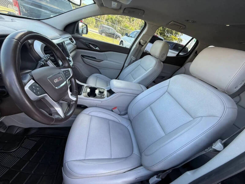 2023 GMC Acadia SLT