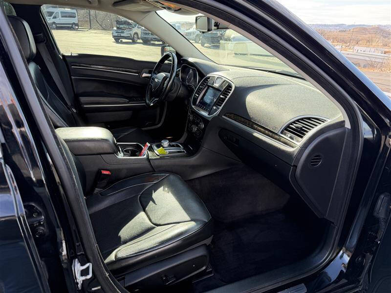 2017 Chrysler 300 C